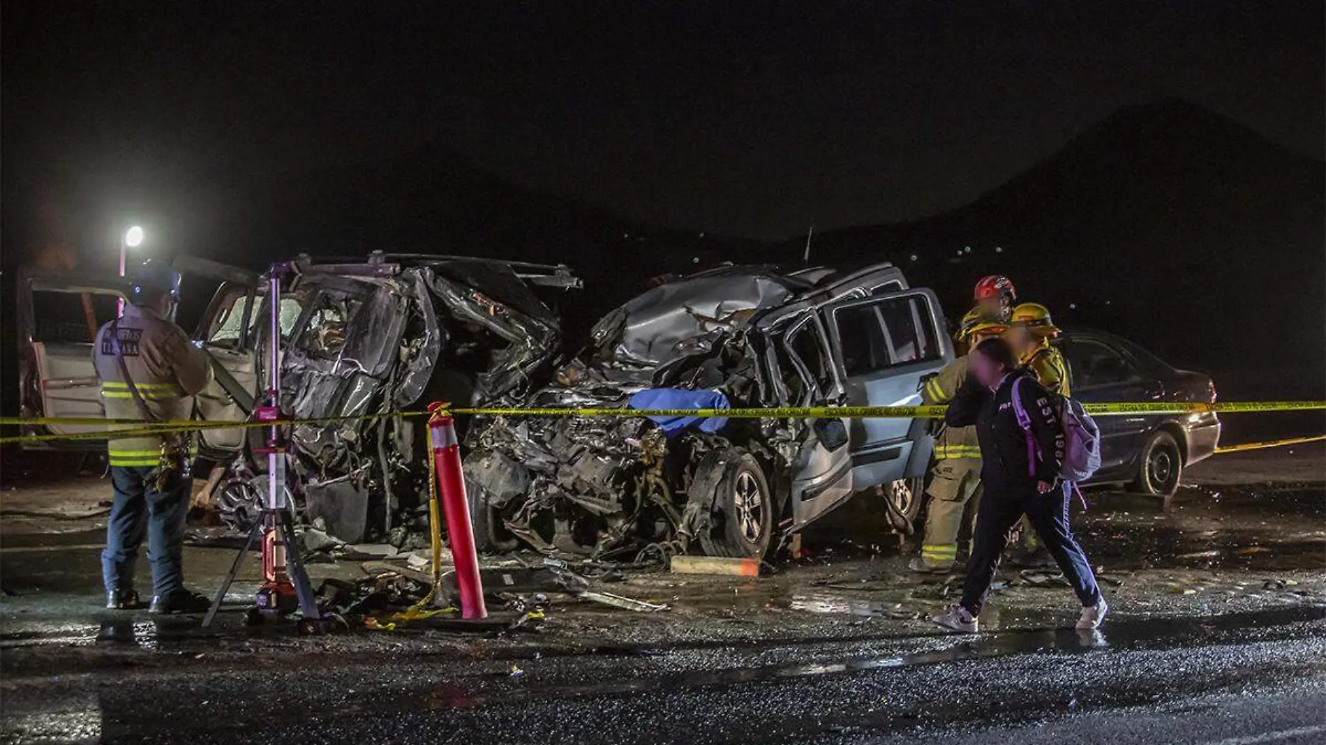 Choque de camionetas en carretera